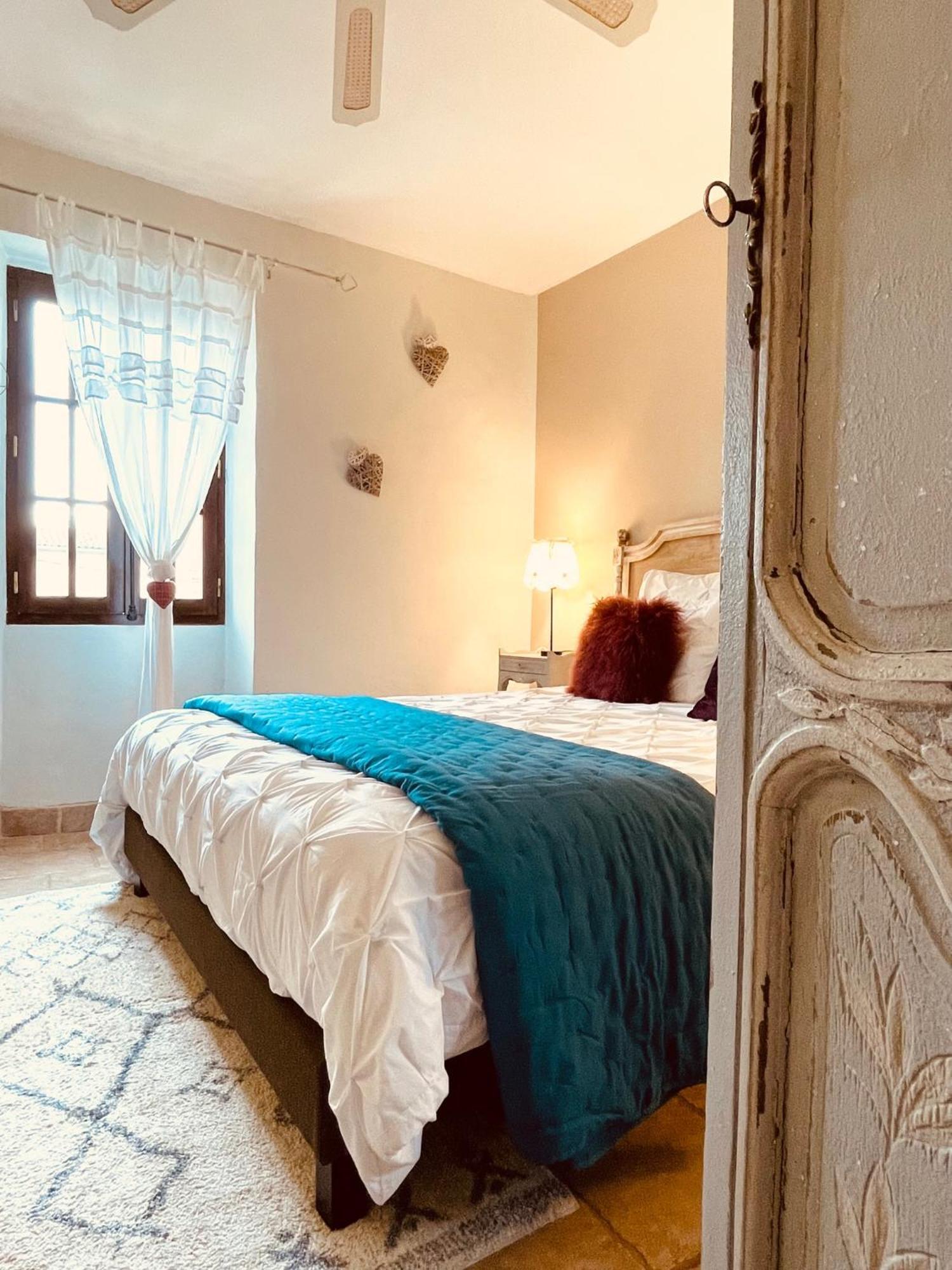 B&B Temps Suspendu Provence Перн-ле-Фонтен Номер фото