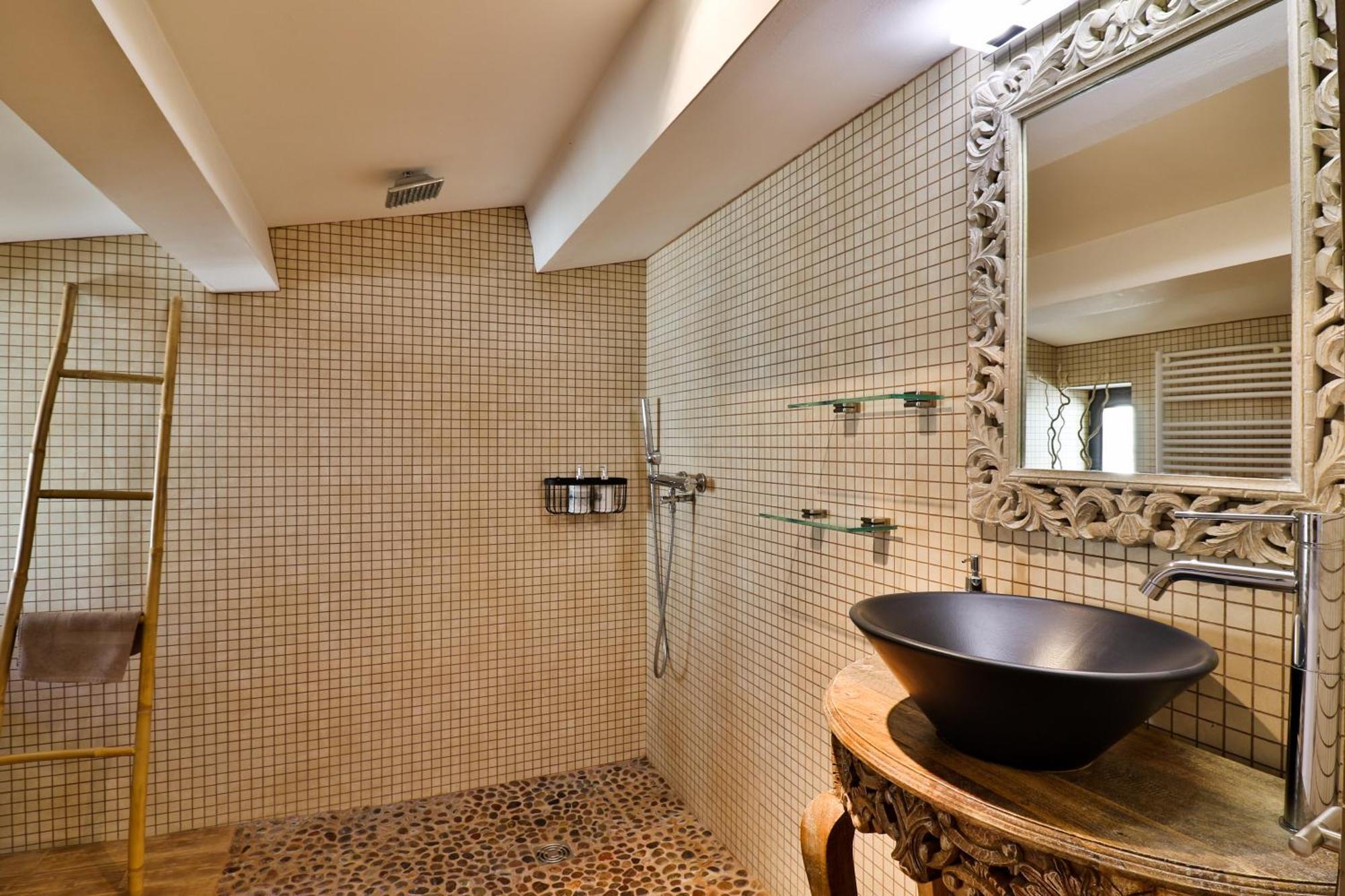B&B Temps Suspendu Provence Перн-ле-Фонтен Номер фото